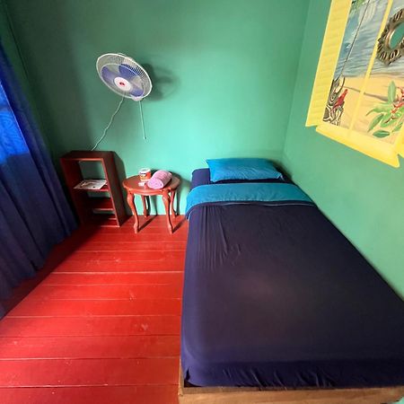 Valerie Emanuel Apartments Bocas Town Bagian luar foto