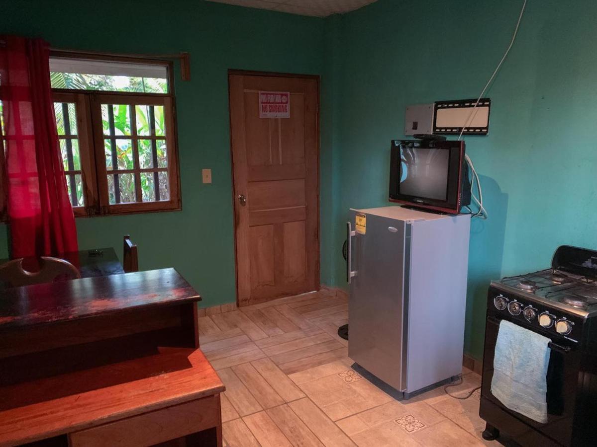 Valerie Emanuel Apartments Bocas Town Bagian luar foto