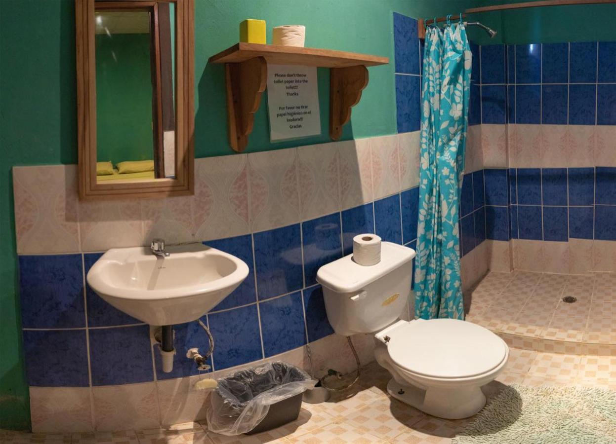Valerie Emanuel Apartments Bocas Town Bagian luar foto