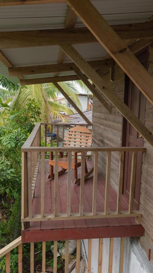 Valerie Emanuel Apartments Bocas Town Bagian luar foto
