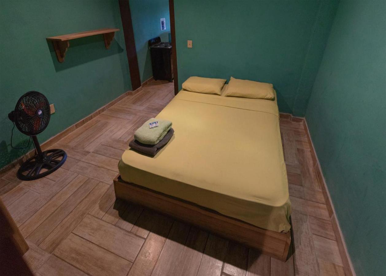 Valerie Emanuel Apartments Bocas Town Bagian luar foto