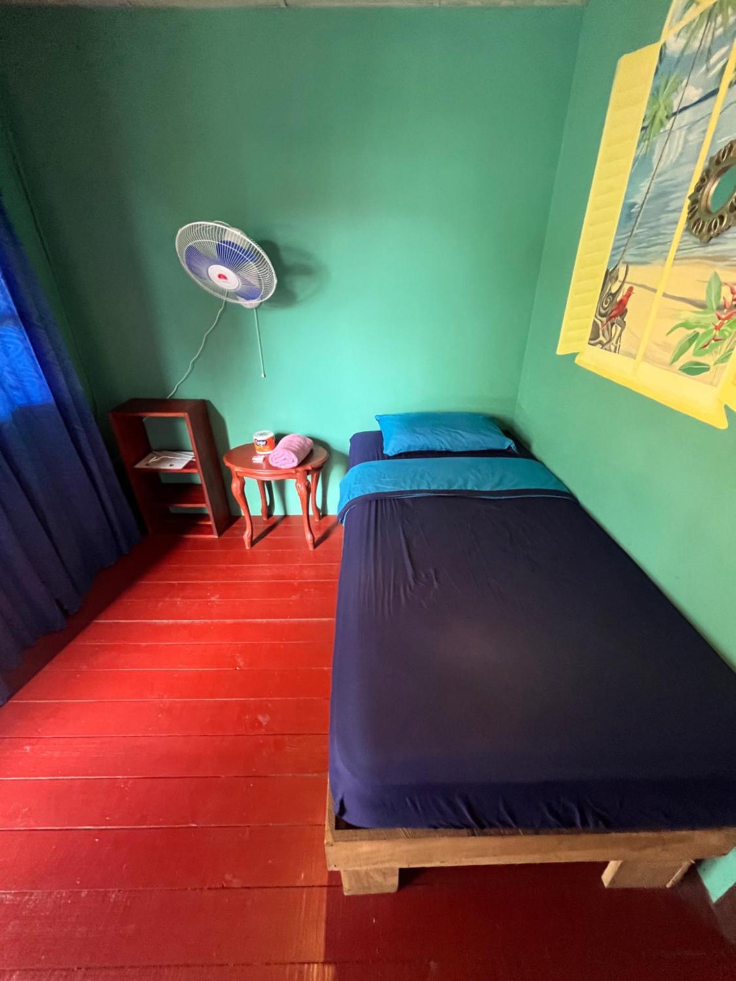 Valerie Emanuel Apartments Bocas Town Bagian luar foto