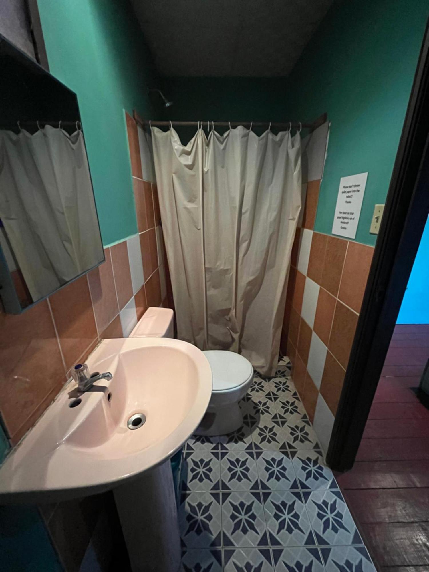 Valerie Emanuel Apartments Bocas Town Bagian luar foto