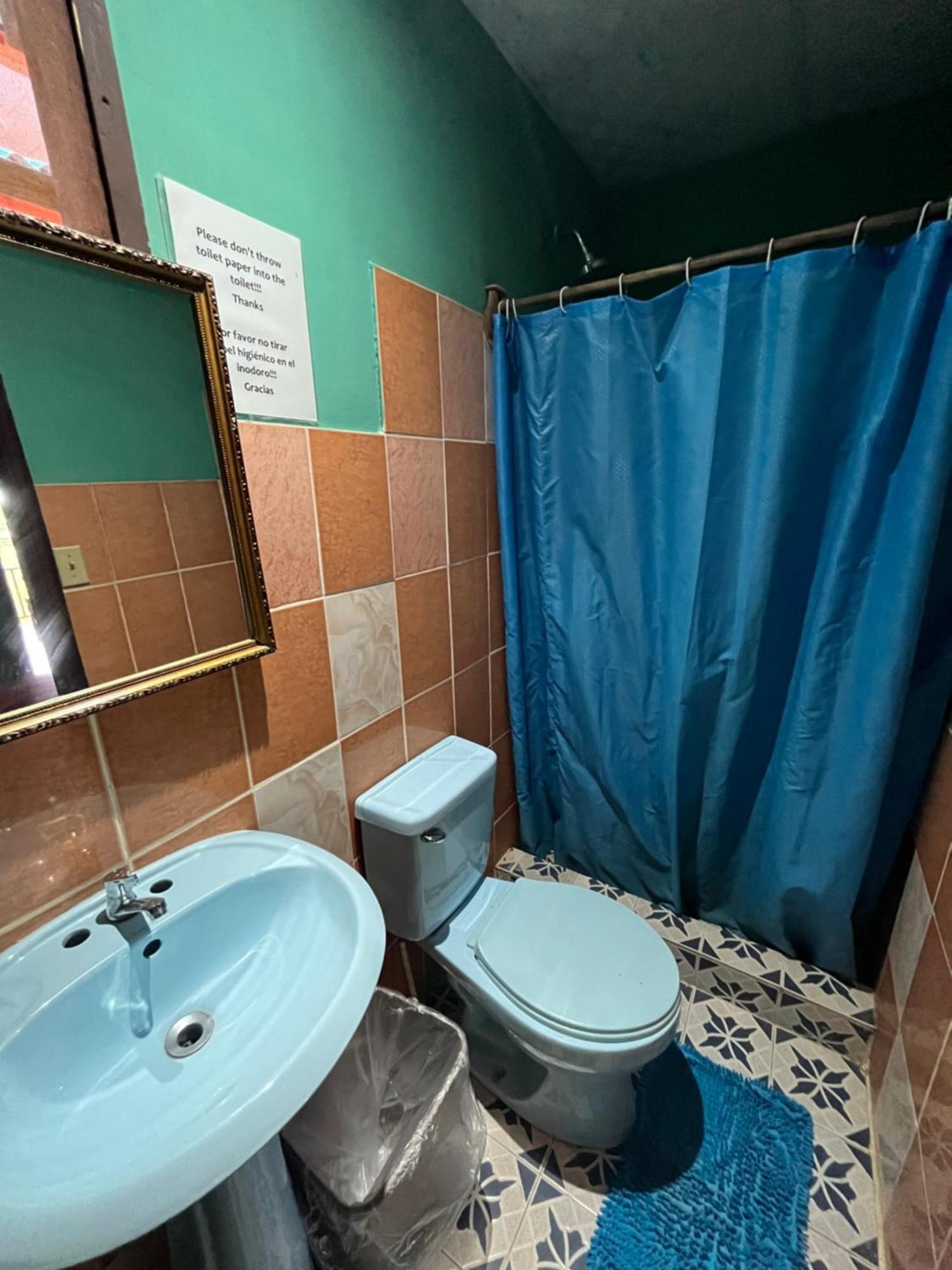 Valerie Emanuel Apartments Bocas Town Bagian luar foto