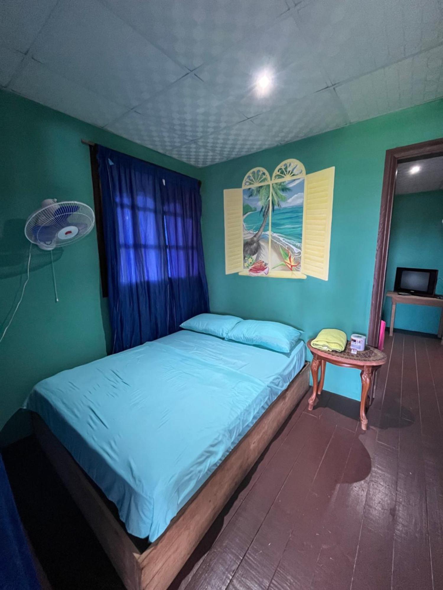 Valerie Emanuel Apartments Bocas Town Bagian luar foto