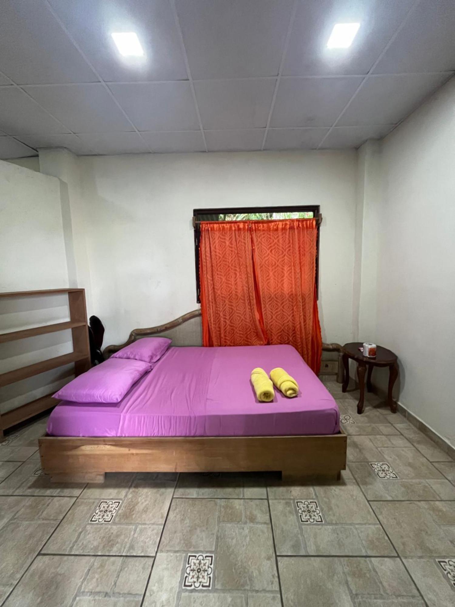 Valerie Emanuel Apartments Bocas Town Bagian luar foto