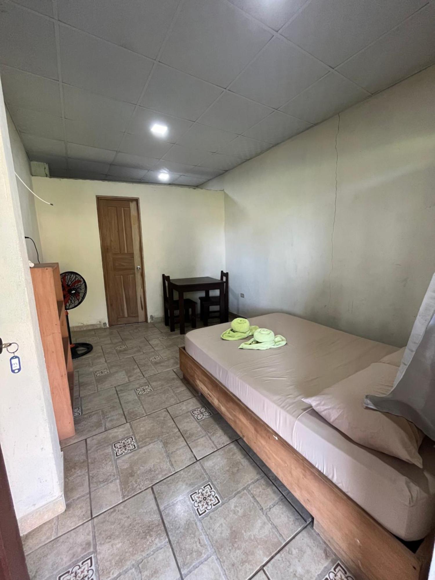 Valerie Emanuel Apartments Bocas Town Bagian luar foto