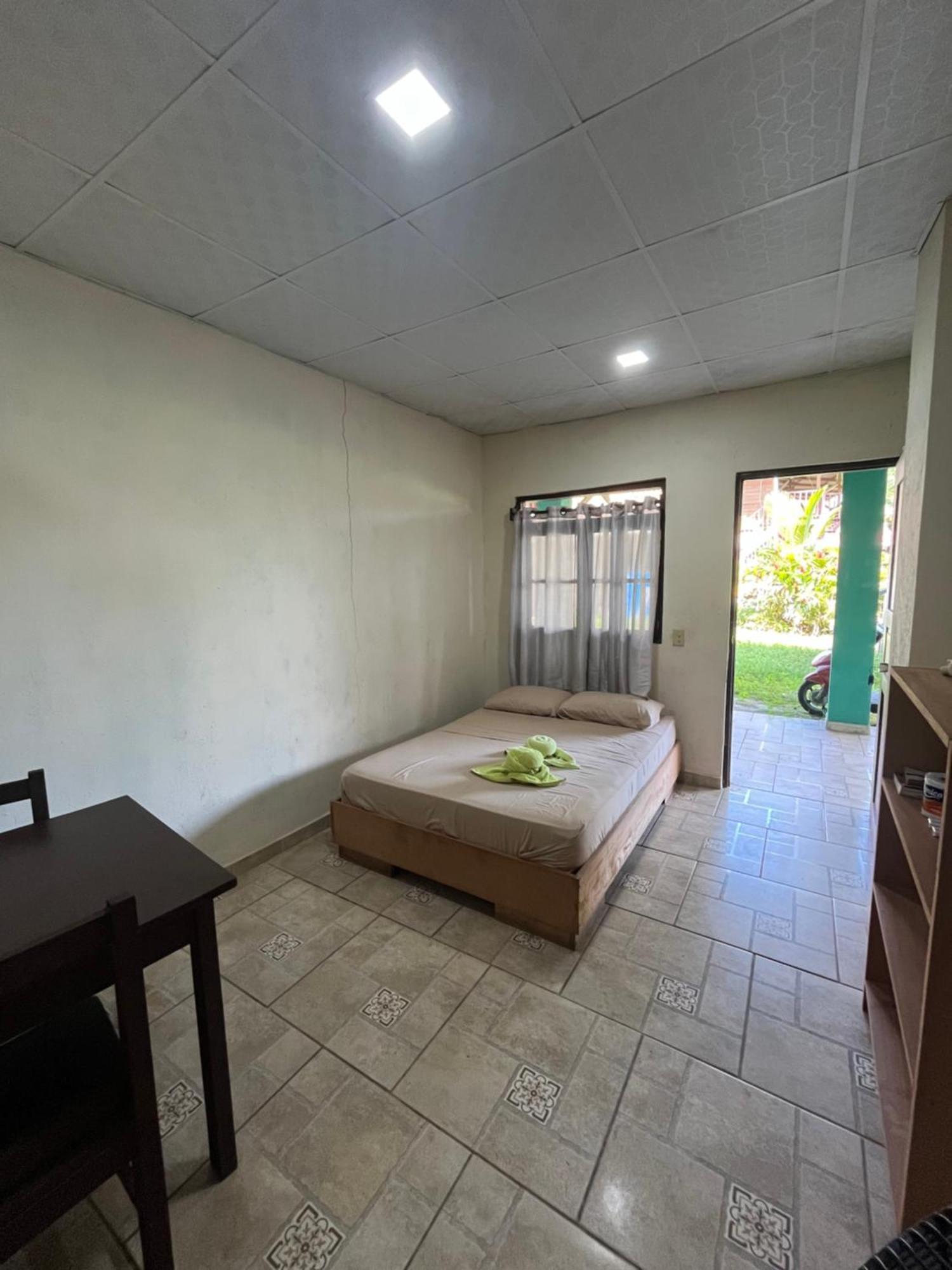Valerie Emanuel Apartments Bocas Town Bagian luar foto