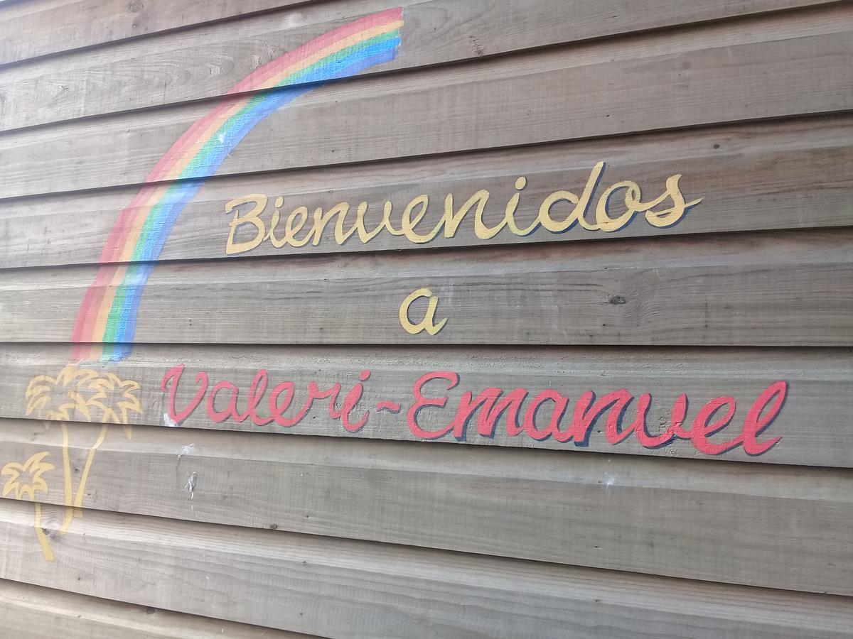 Valerie Emanuel Apartments Bocas Town Bagian luar foto