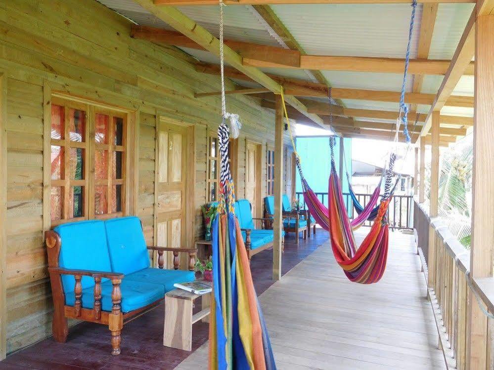 Valerie Emanuel Apartments Bocas Town Bagian luar foto