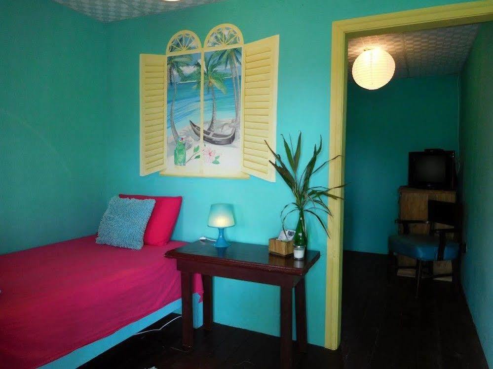 Valerie Emanuel Apartments Bocas Town Bagian luar foto