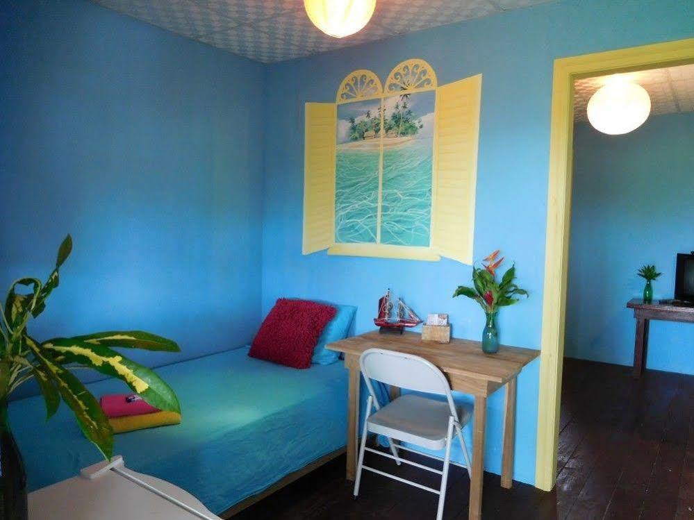 Valerie Emanuel Apartments Bocas Town Bagian luar foto