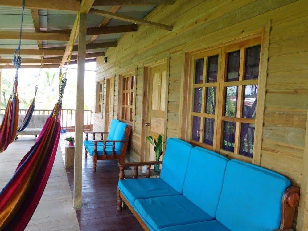 Valerie Emanuel Apartments Bocas Town Bagian luar foto